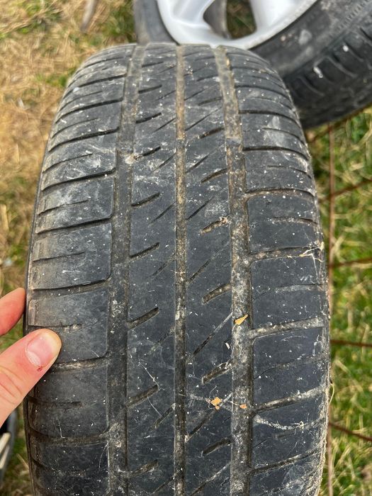 De vânzare jante aliaj aluminiu cu tot cu cauciucuri 185/60R14