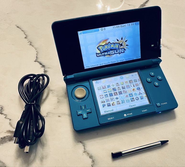 Nintendo 3DS с 55 игри Pokemon Zelda Mario