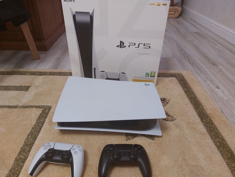 Продам пс5 с дисководом, двумя джойстиками и аккаунтом