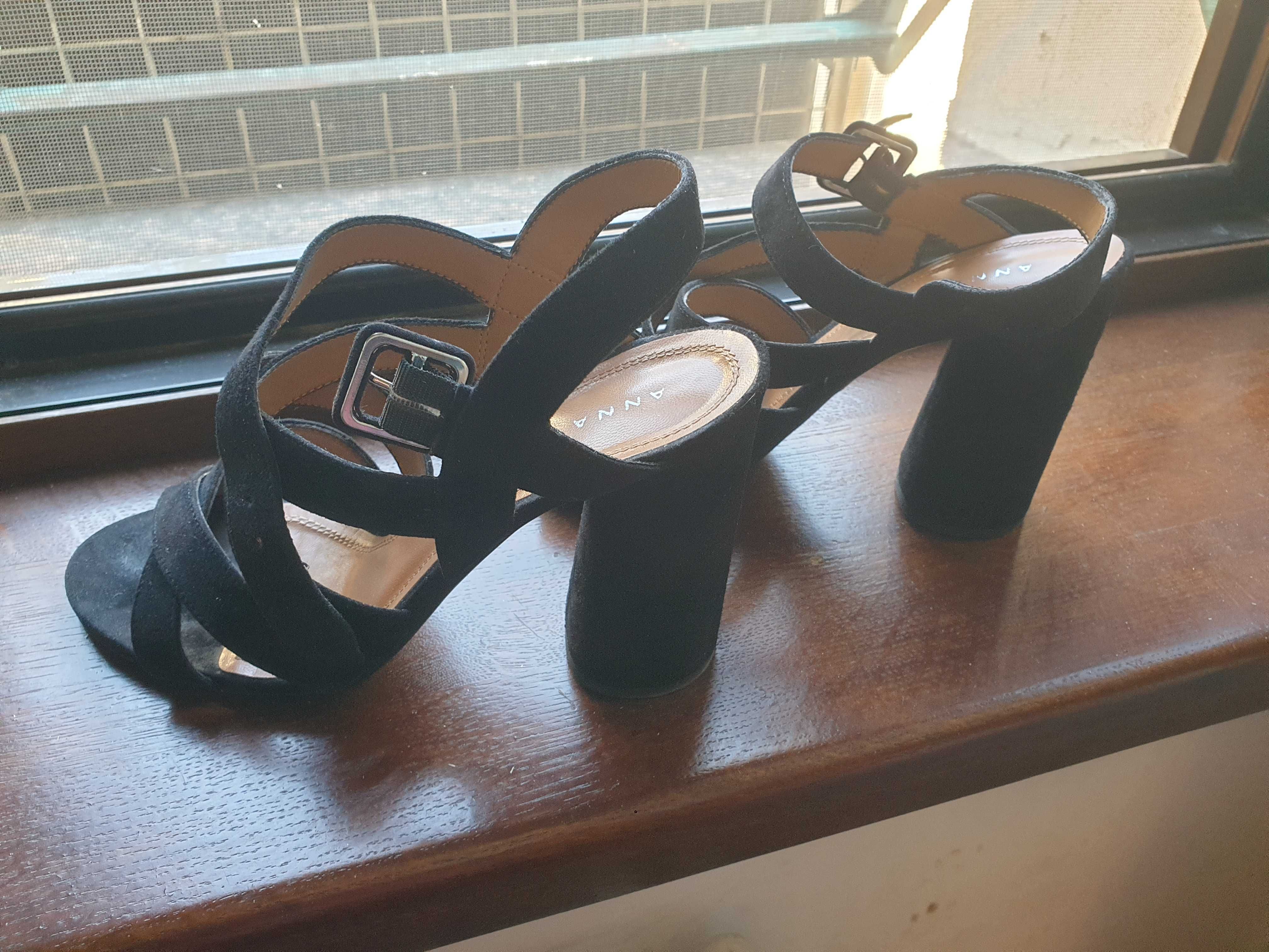vand doua perechi sandale piele nr 39 toc inalt, de firma