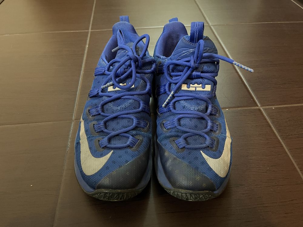 Adidasi baschet (Nike LeBron)