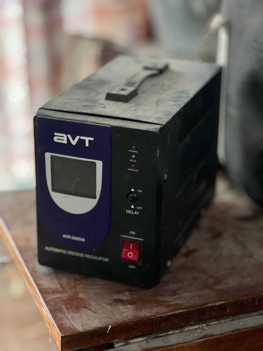Стабилизатор напряжения AVR-LCD 2KVA (2000VA). Полностью рабочий