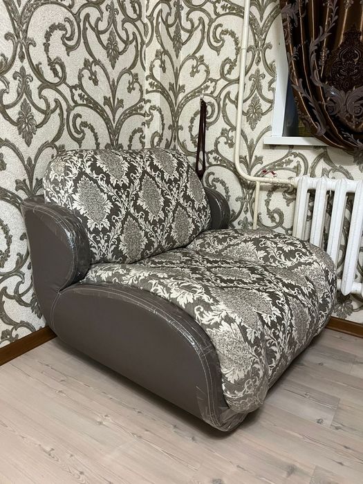Продам диван с креслом в хорошем состоянии.