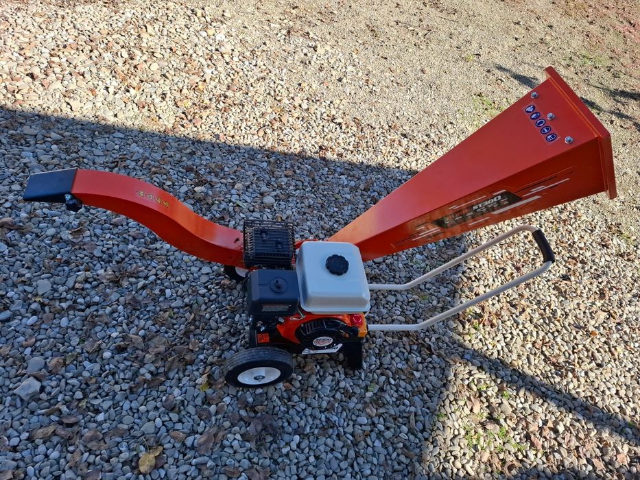 Vand tocator de lemne pe benzina Ruris