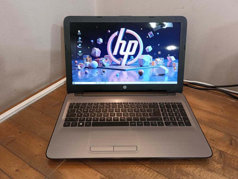 Лаптоп HP 15-ay089nb - i3 6006U  / 15,6"