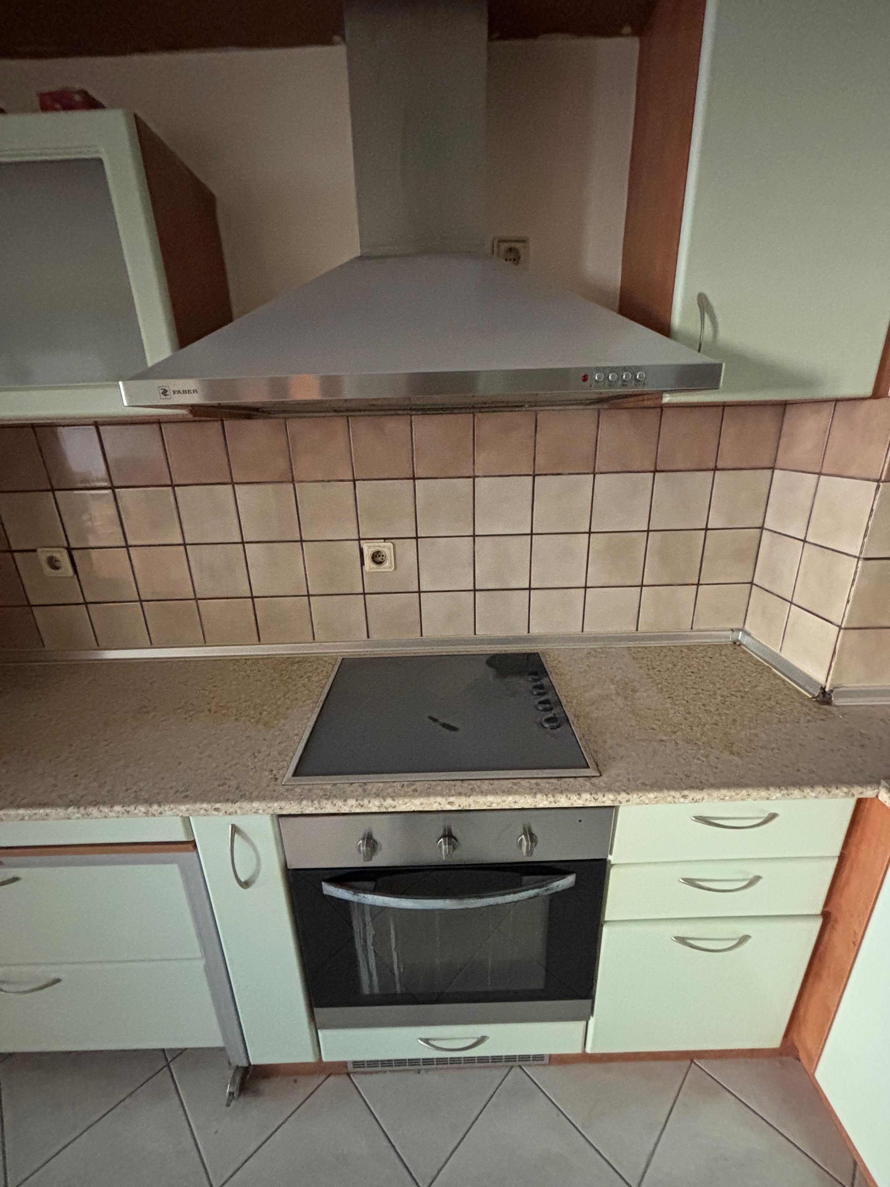 Кухня MDF, вкл. фурна, абсорбатор и съдомиялна машина за вграждане