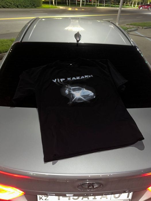 Футболка випказах