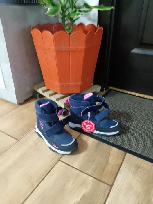 Ghete noi de vânzare