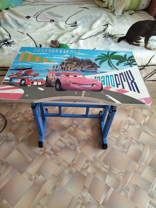 Малко бюро Маккуин и столче