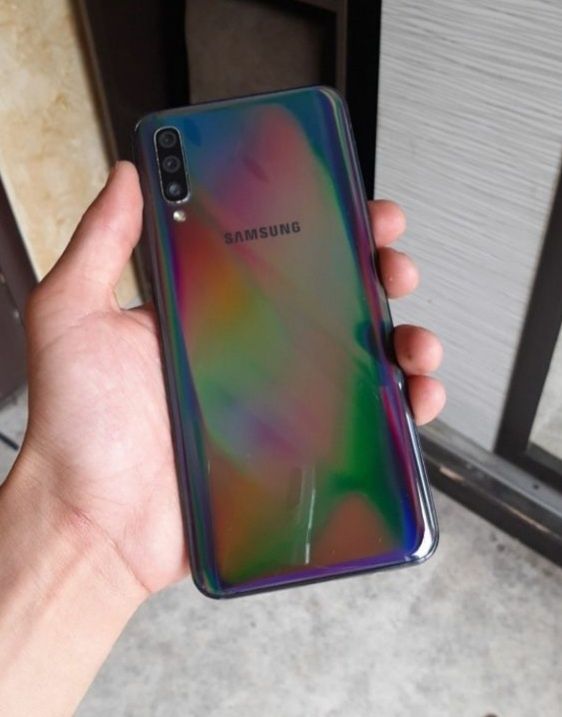 Samsung A50 64гб с гарантией продам