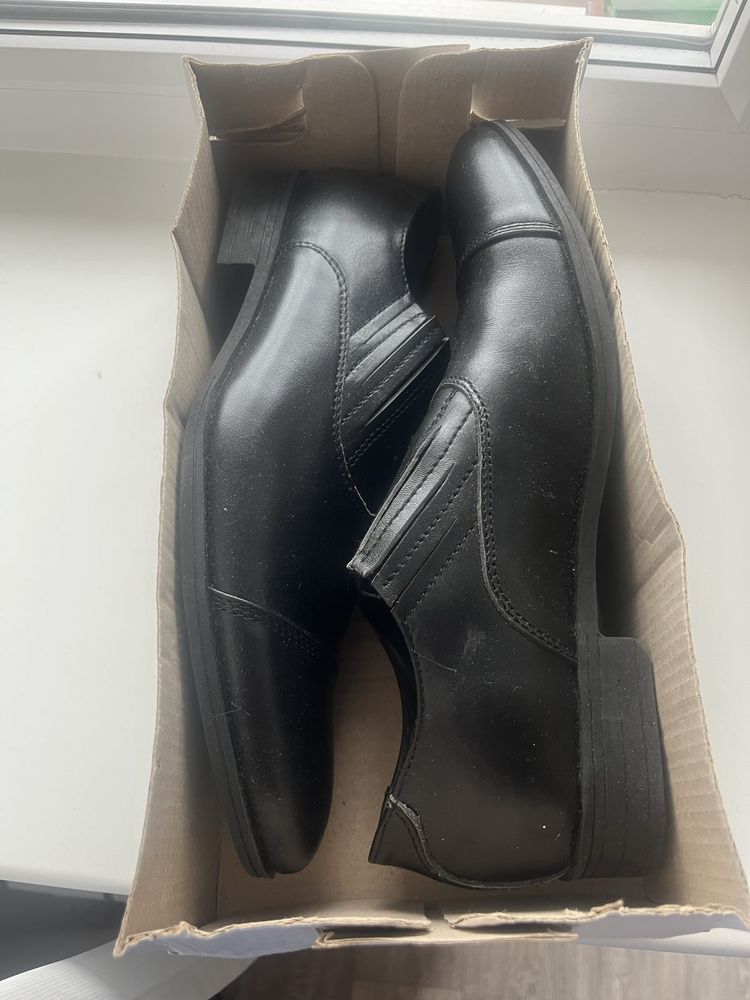 Продам туфли черного цвета новый