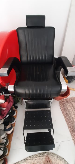 Парикмахерское кресло