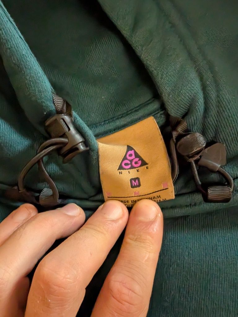 Nike ACG Hoodie .