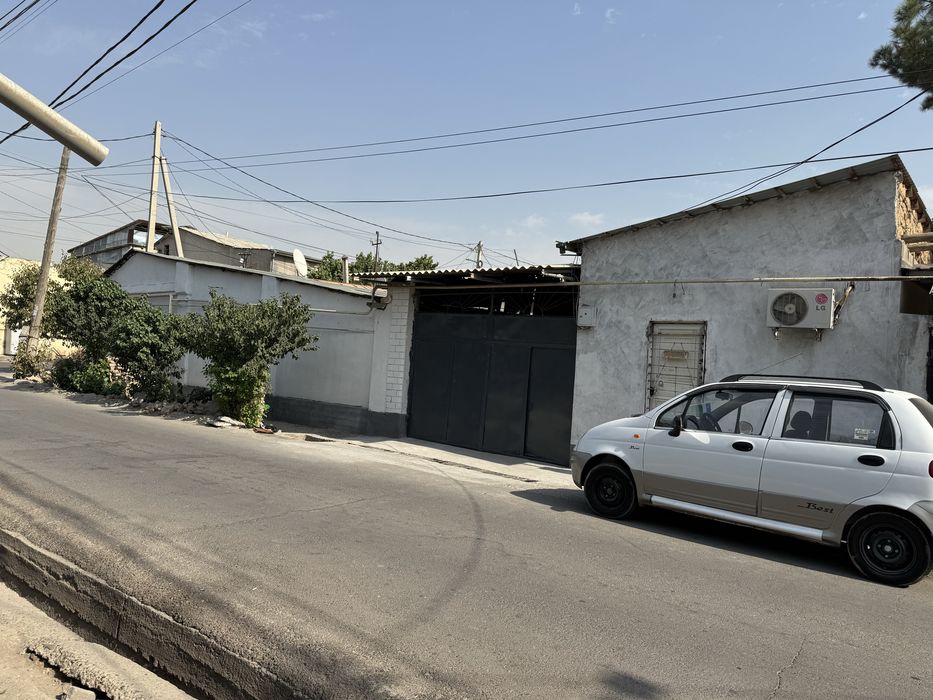 Uy sotiladi 4.35 sotix 10 ta xona uglavoyda joylashga