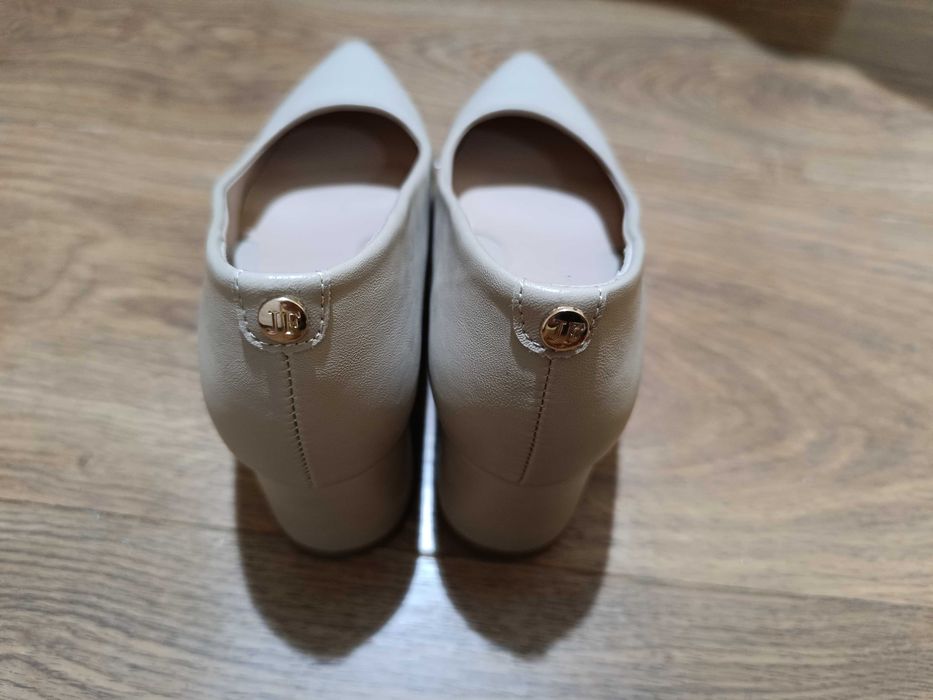 Официални бежови обувки Janny Fairy