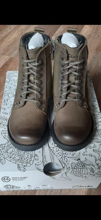 Нови боти Clarks за момче, 24н
