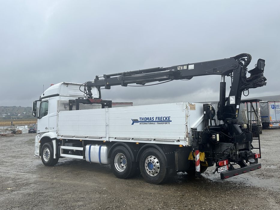 Camion cu macara 2545