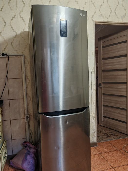 Продам холодильник LG