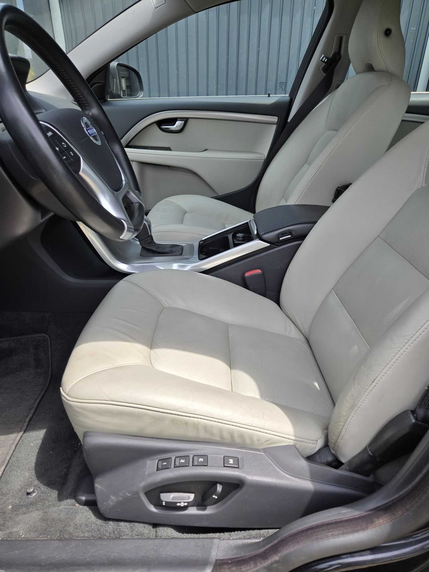Volvo V70 2012 Automat, foarte multe optiuni – Piele Albă, Trapa, Eu 5