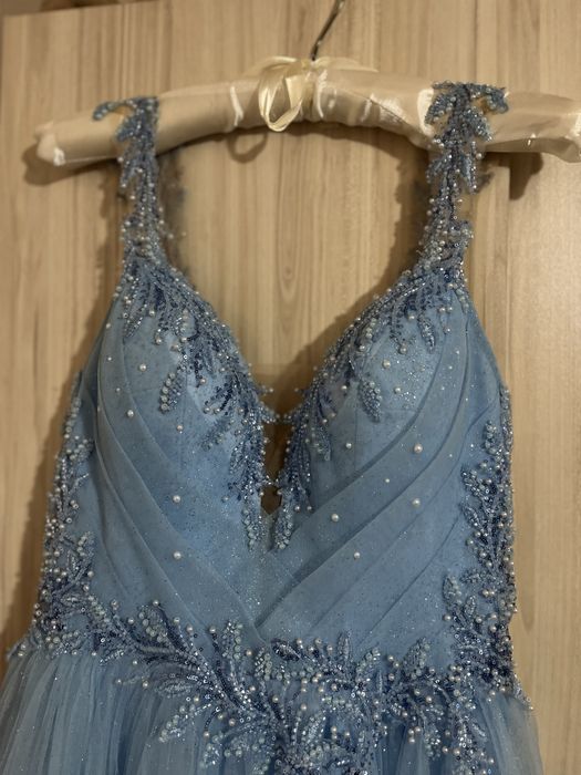Синя бална рокля