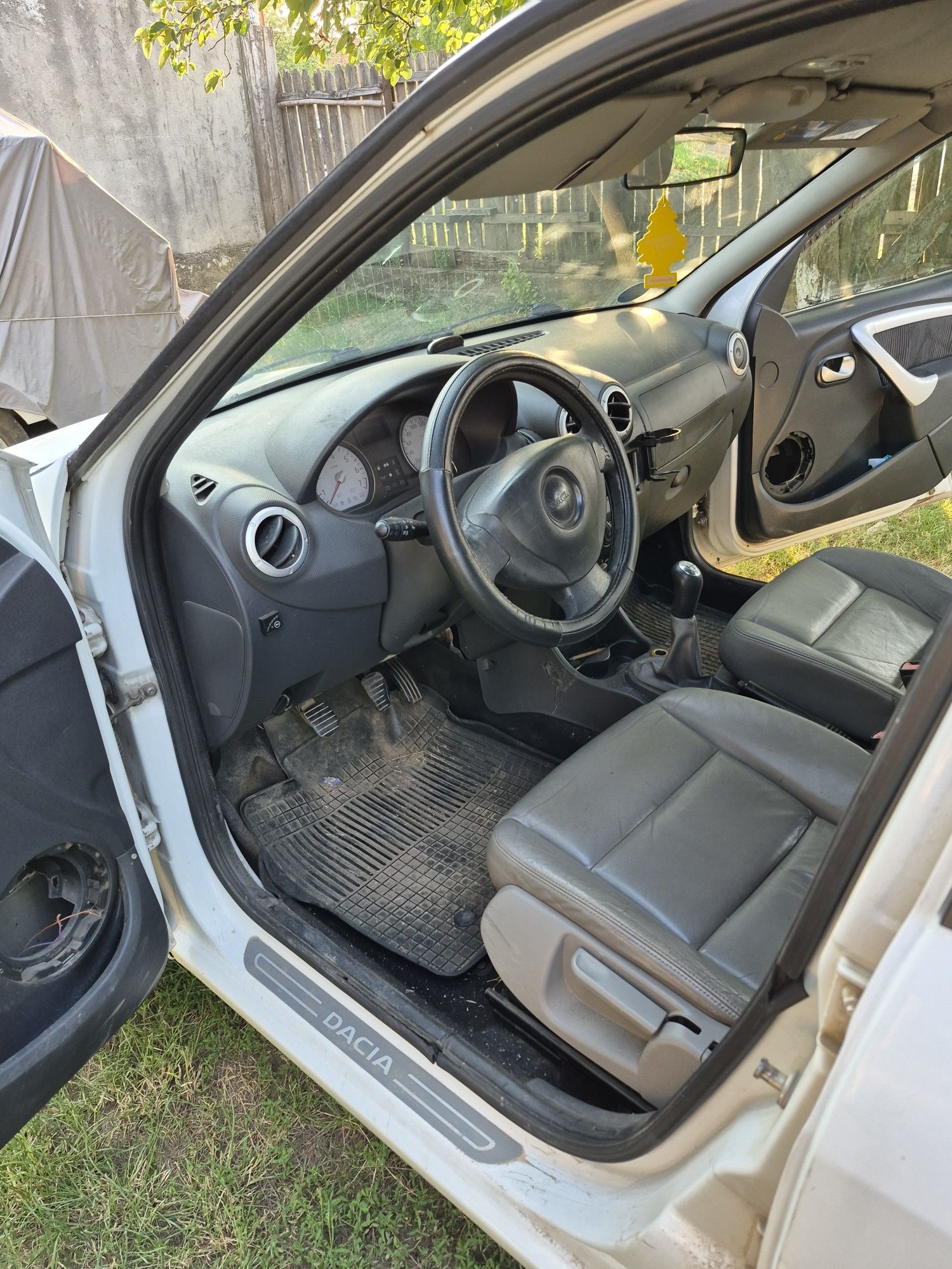 Vând Logan 1.4 Petru dezmembrari.