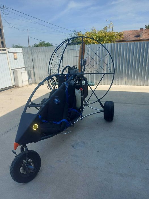 Vând paramotor triciclu