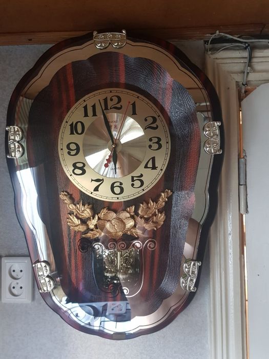 Продам Настенные часы электро механические