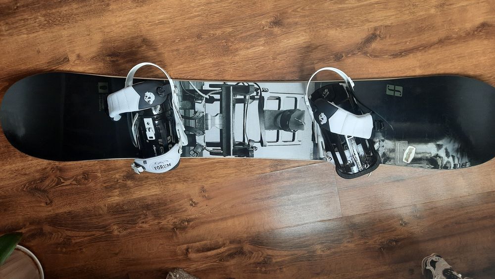 "FORUM" ДВОЙНОЙ ПРОГИБ  НОВЫЙ сноуборд с креплениями