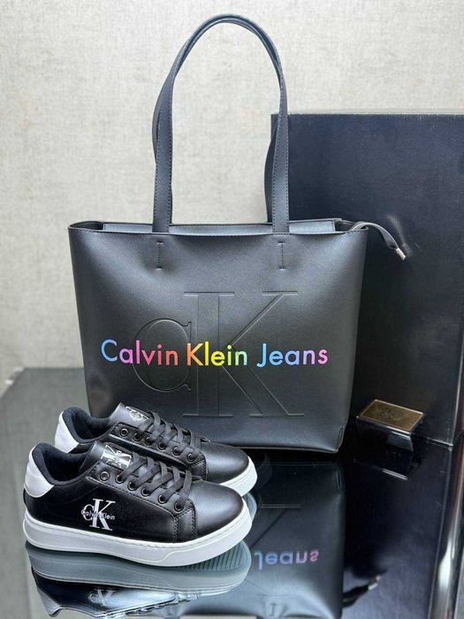 Adidași cu geanta la set