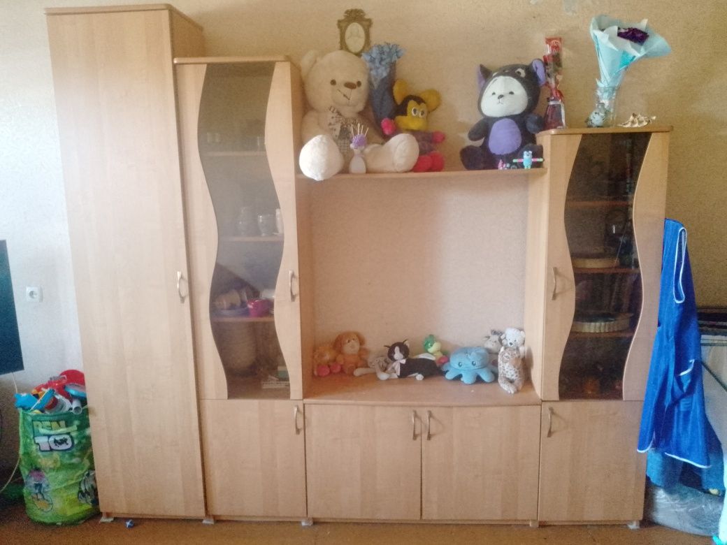 Продам шкаф в гостиную
