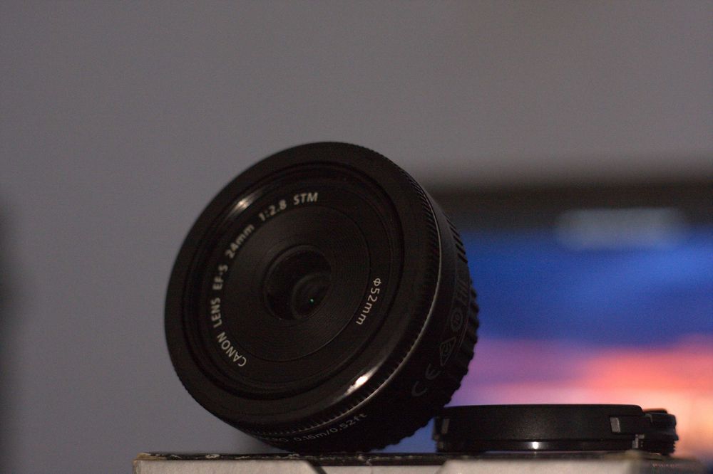 Обектив Canon EF-S 24mm f/2.8 STM