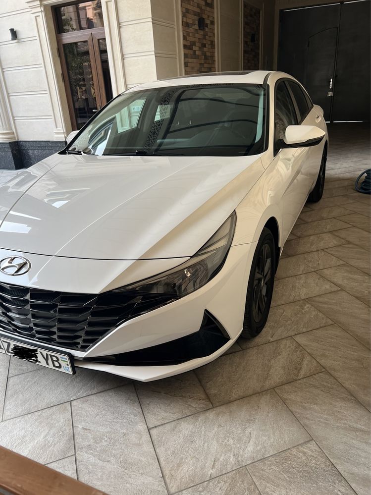 Hyundai elantra 2022 yil