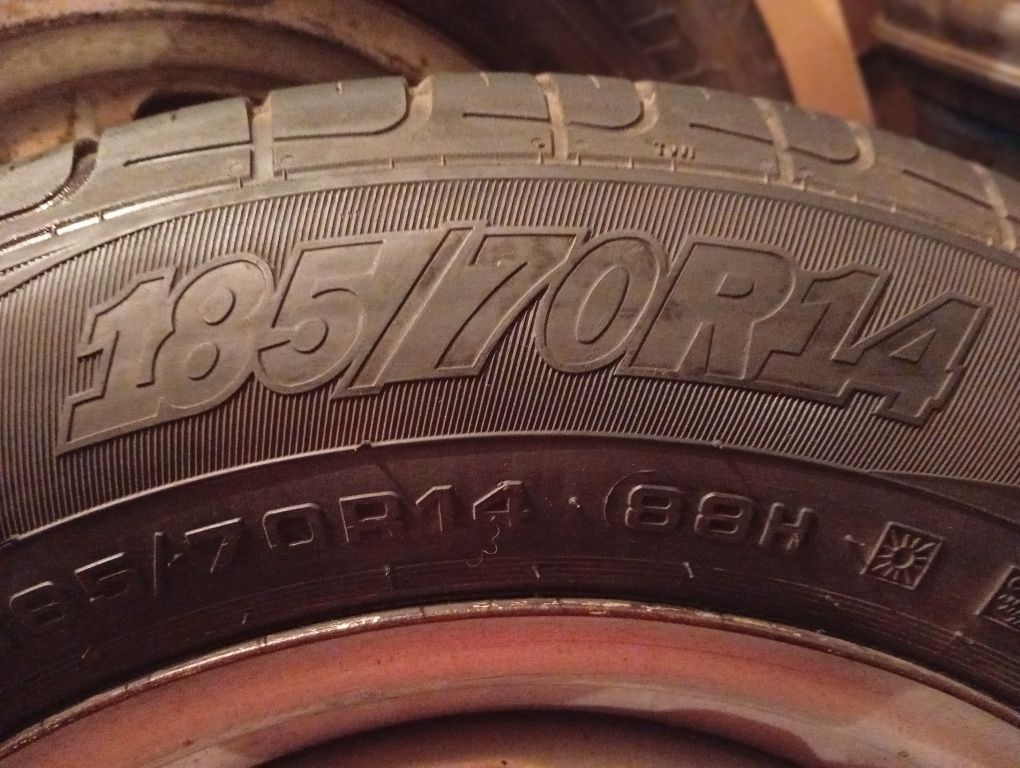 Продам летшие шины с дисками