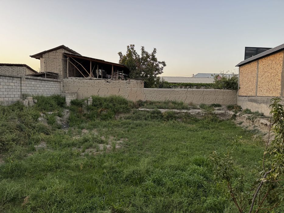 Hovli uchastkasi sotiladi 8 sotix pishiq gishdan MAKLERSIZ