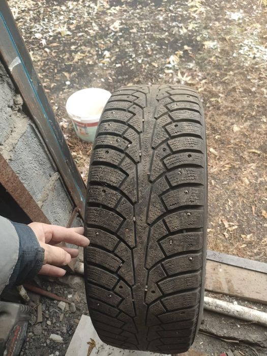 Продам зимнюю шипованную резину 235/60 R18 107Т