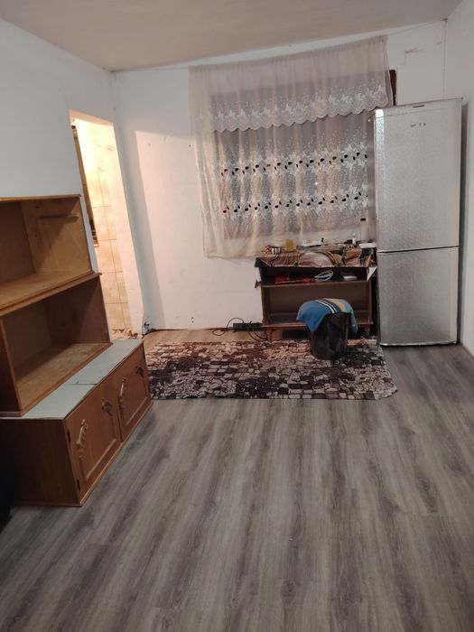 Vând apartament semidecomandat 2 camere