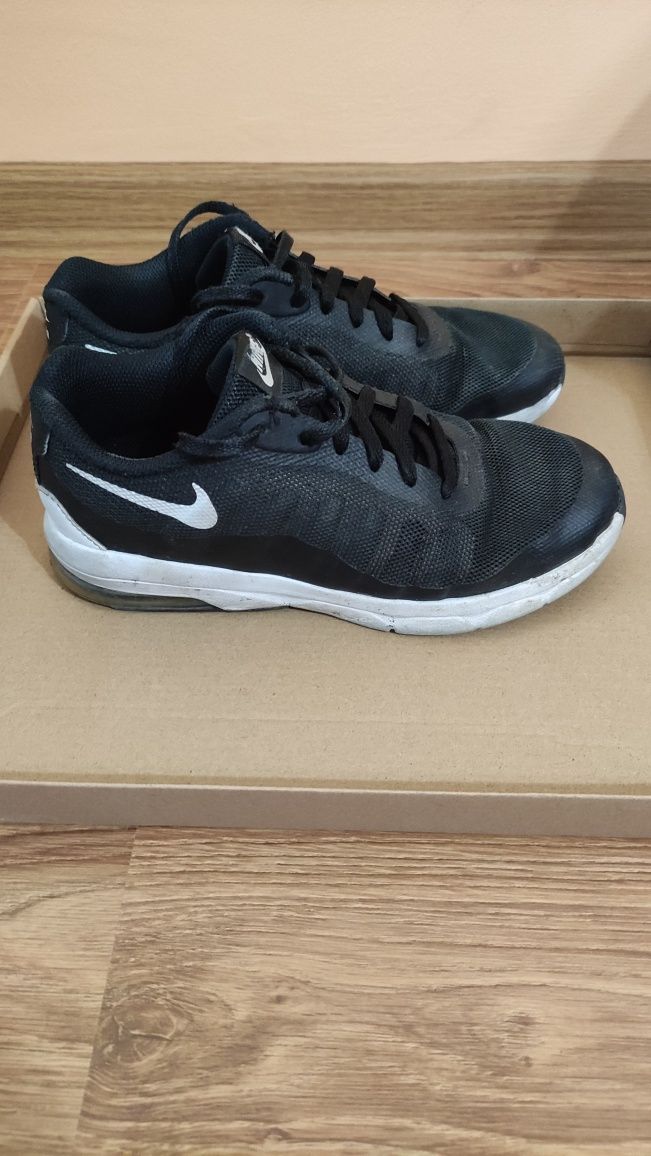 Nike маратонки за момче 34 номер