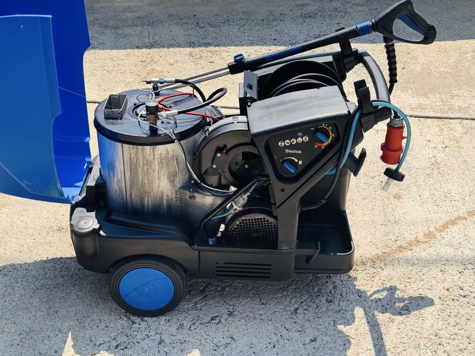 Aparat de curățat profesional NILFISK cu apă caldă MH-4M, 5.5kW, 380V