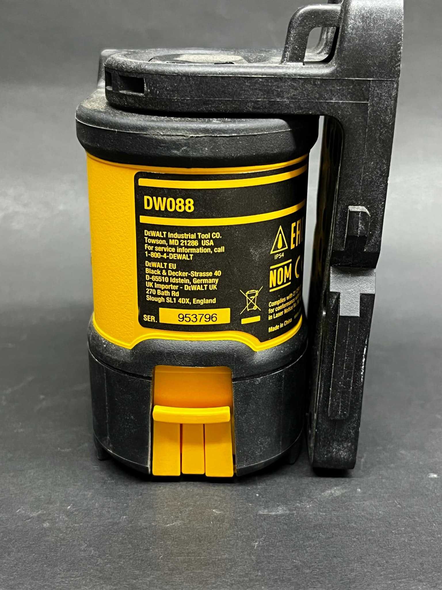 Линеен лазерен нивелир DEWALT DW088K / Като нов