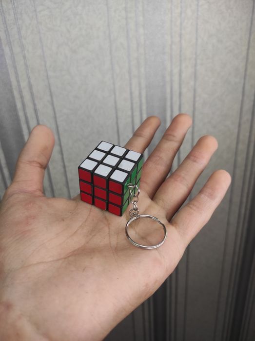 Продам БРЕЛОК Кубик Рубик!!! Крутится Работает!!!