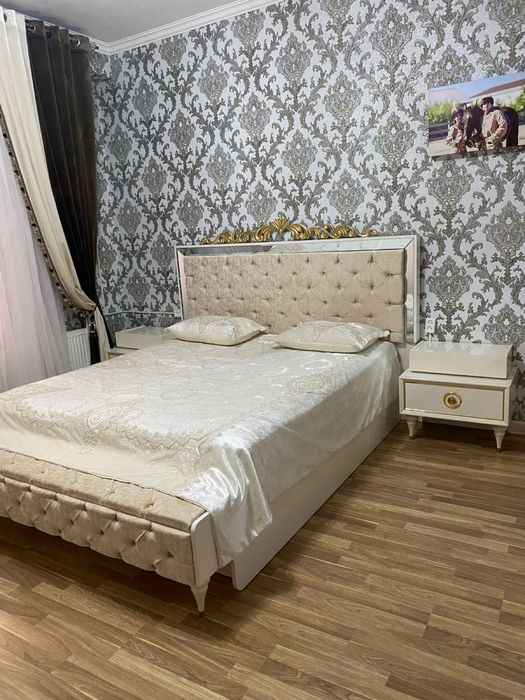 Продается - Кровать, шкаф, туалетный стол и тумбы