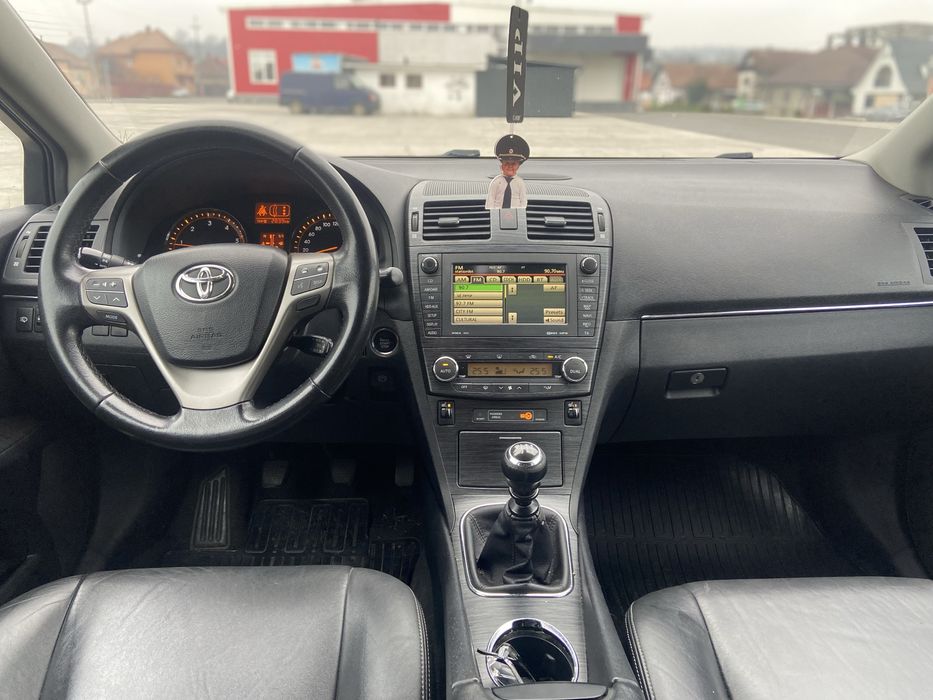 Vând Toyota Avensis T27