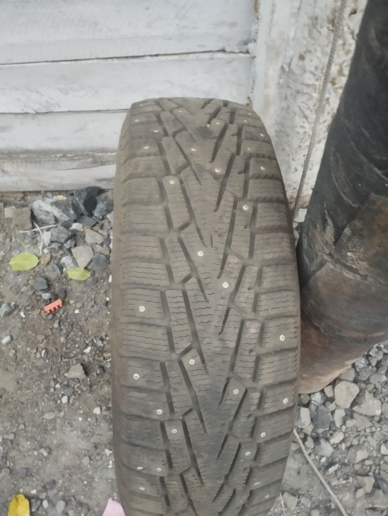 Продам шины на паркетник