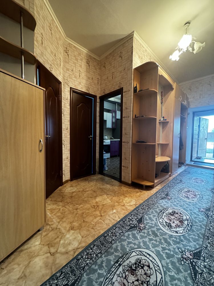 Срочно 3-х комн.кв с отдельным входом , 3 метра потолки