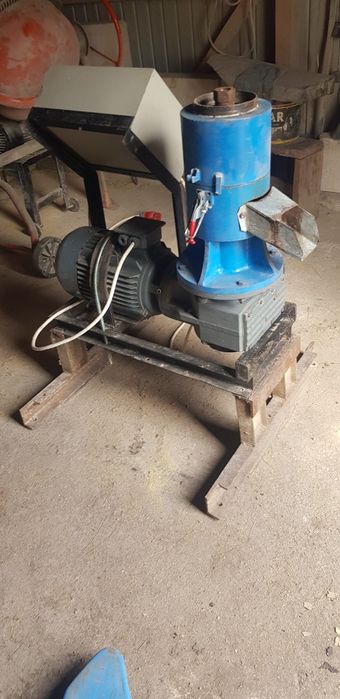 Se vand:presa peleti / transpalet electric