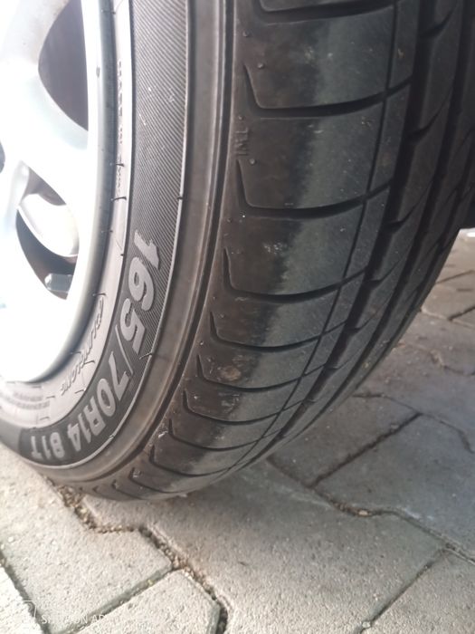 Тойота Ярис 2004г 1000кубика 68кс  бензин.