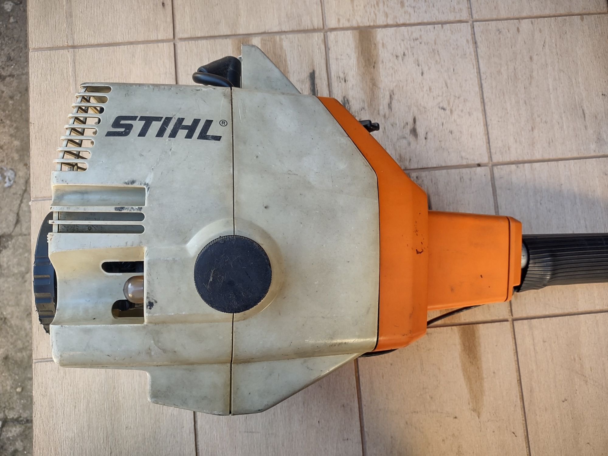 Vînd cositoare cu fir Stihl