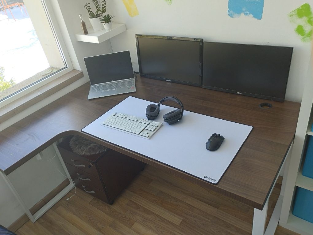 Голямо ъглово бюро