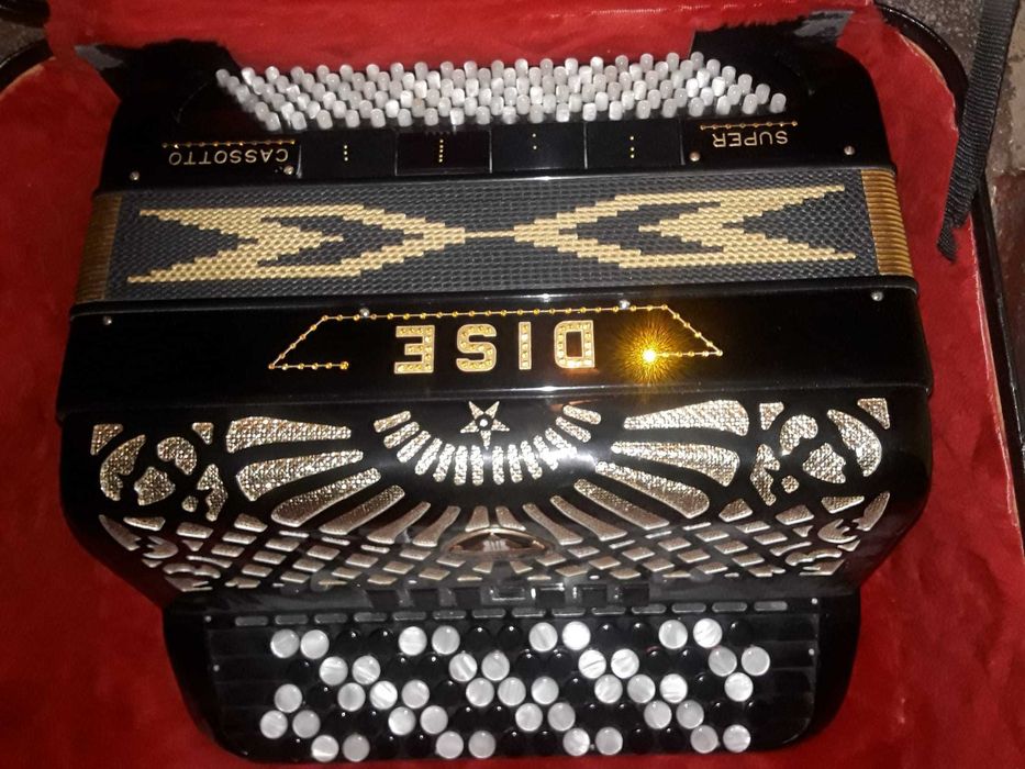 Vind acordeon Beltuna cu midi și cassotto 120 bași și alte armonici...