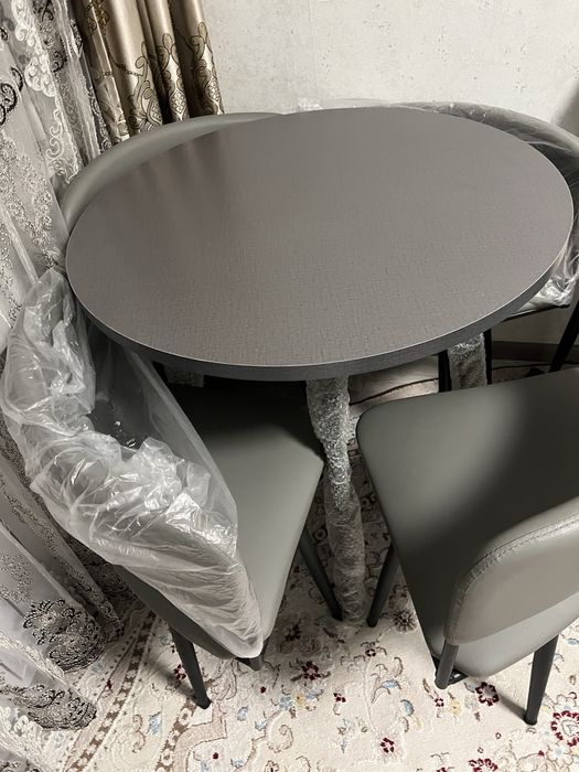 Новый стол со стульями в цвете графит. Компактный. На каспий цена 155